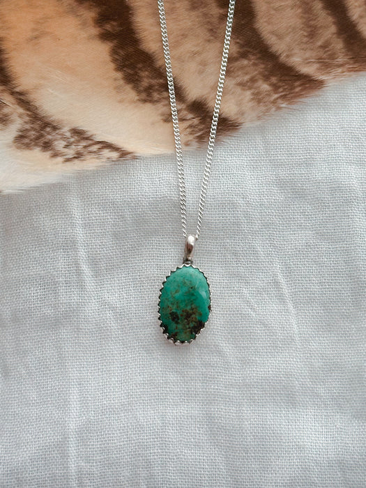 Vintage: Simple Turquoise Necklace