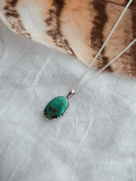 Vintage: Simple Turquoise Necklace